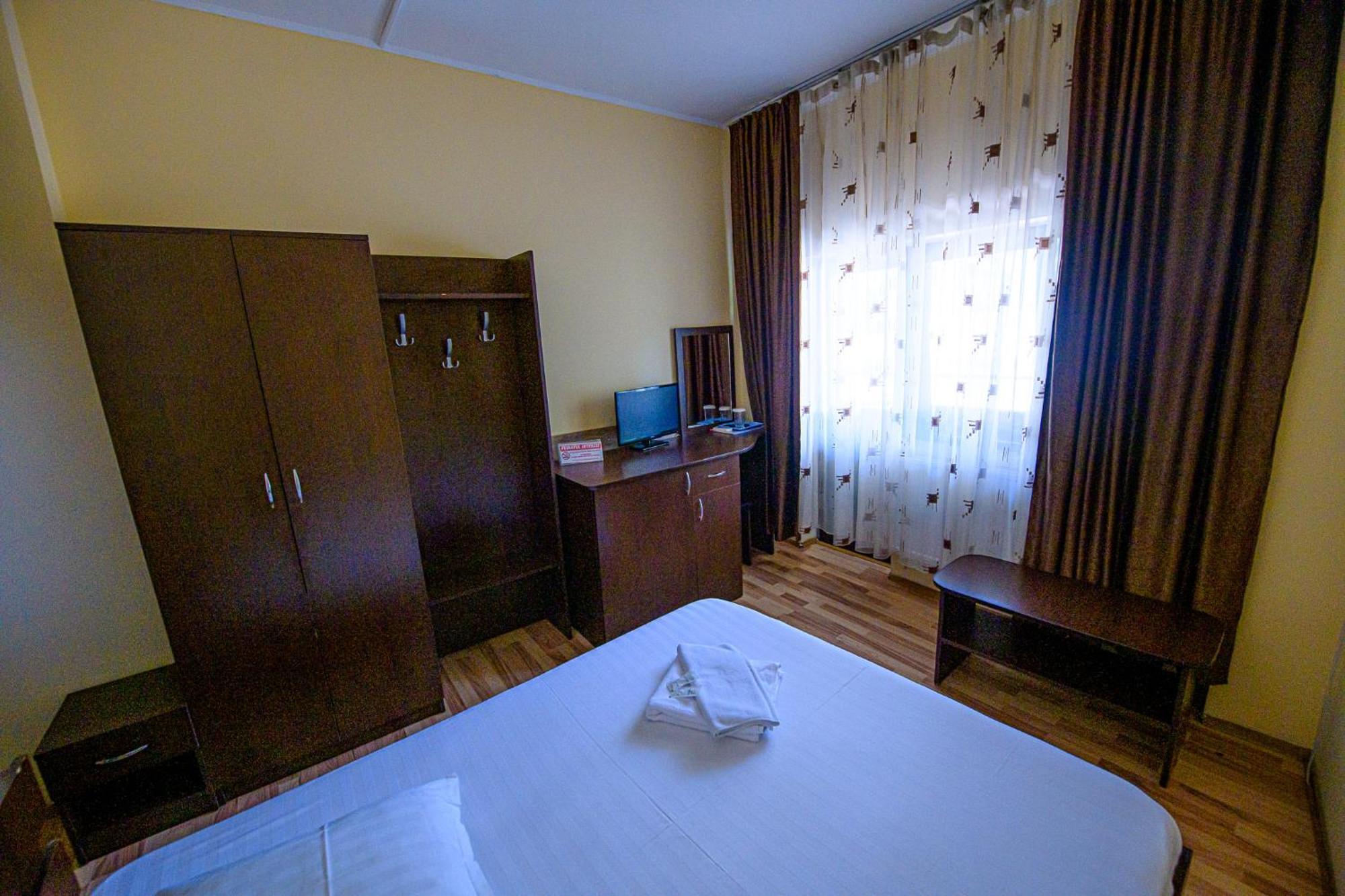 Pensiunea Domneasca Piteşti Exterior foto